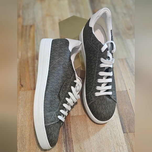 Michael Kors Nate Sneakers. - Picture 3 of 10